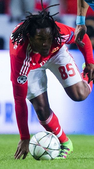 renato sanches playing for benfica